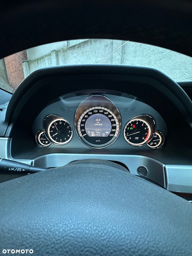Mercedes-Benz Klasa E 250 CGI BlueEffICIENCY Avantgarde - 12