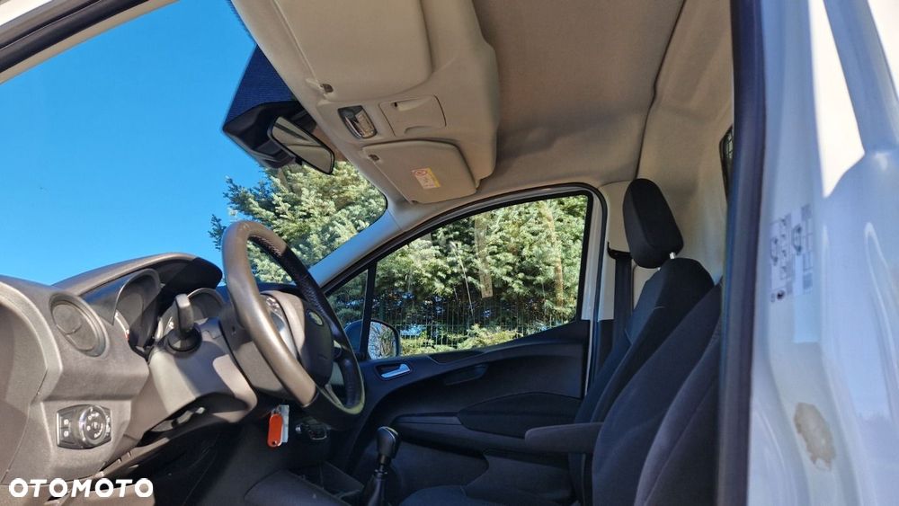 Ford Transit Courier - 14