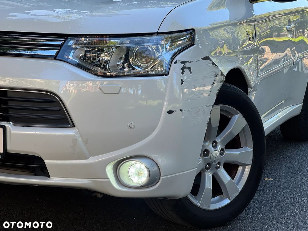 Mitsubishi Outlander PHEV Instyle NAVI + - 32