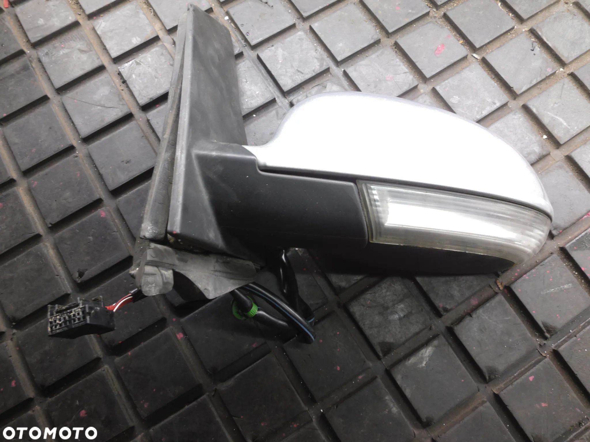 VW GOLF V PLUS LUSTERKO LEWE EUROPA 6 PIN KOD LAKIERU LA7W - 1