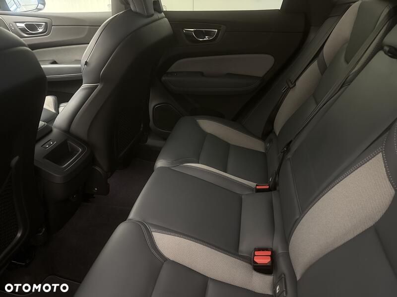 Volvo XC 60 B5 B AWD R-Design - 21
