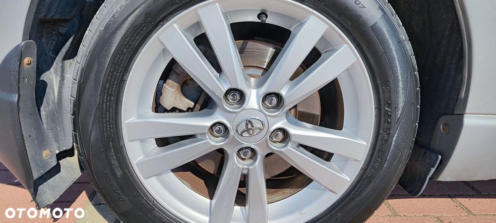 Toyota Avensis 2.0 D-4D - 19