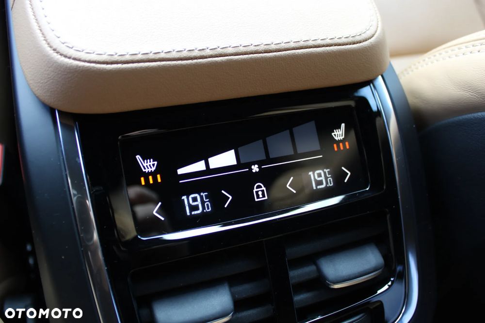 Volvo XC 90 T8 AWD Plug-In Hybrid Inscription 7os - 28