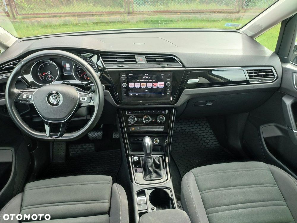 Volkswagen Touran - 18