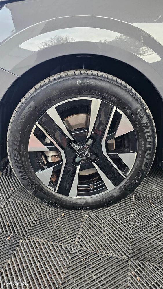 Peugeot 208 1.2 Hybrid Allure e-DCS6 - 11