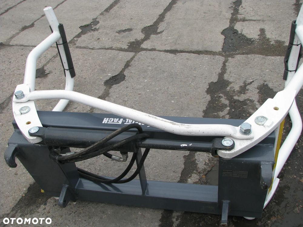 Inny Wycinak do kiszonki 1,75m Kellfri dwa siłowniki, Krokodyl 1,4; 1,6; 1,8; 2,0m Metal-Fach / Euromasz, Łyżka chwytakowa-Łyżko krokodyl, Łyżka materiałó sypkich 1,6; 1,8; 2,0; 2,2; 2,4m Metal-Fach / Pronar, Chwytak Bel, Chwytak do obornika, widły do obornika - 15