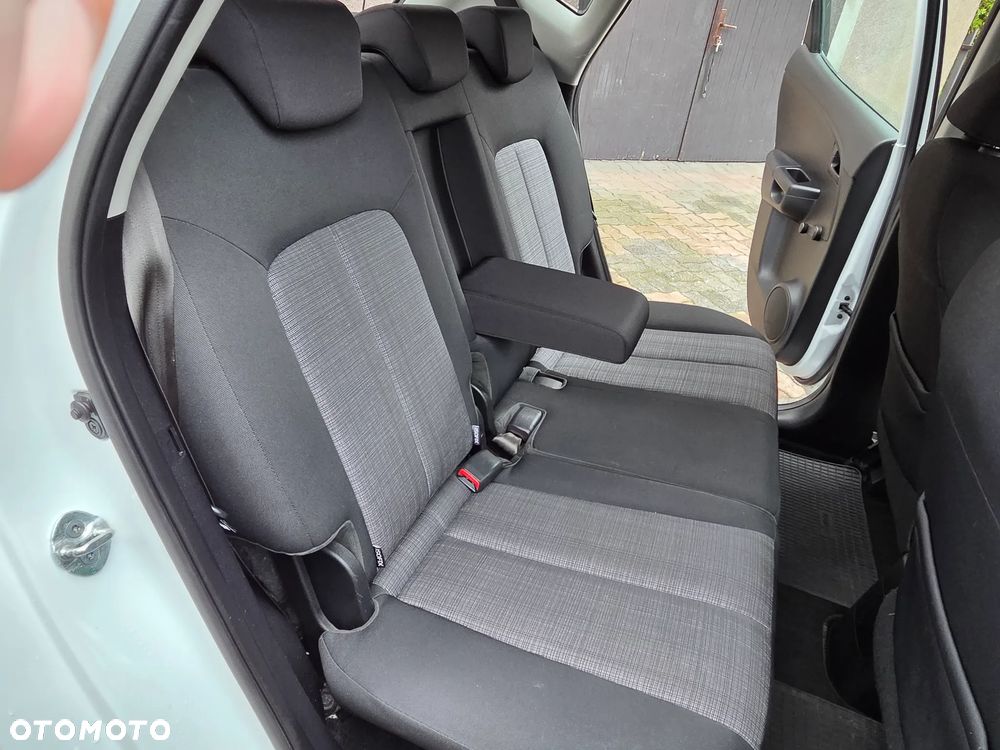 Kia Venga - 28