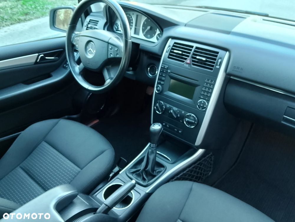 Mercedes-Benz Klasa B 180 BlueEFFICIENCY SPORT EDITION - 19