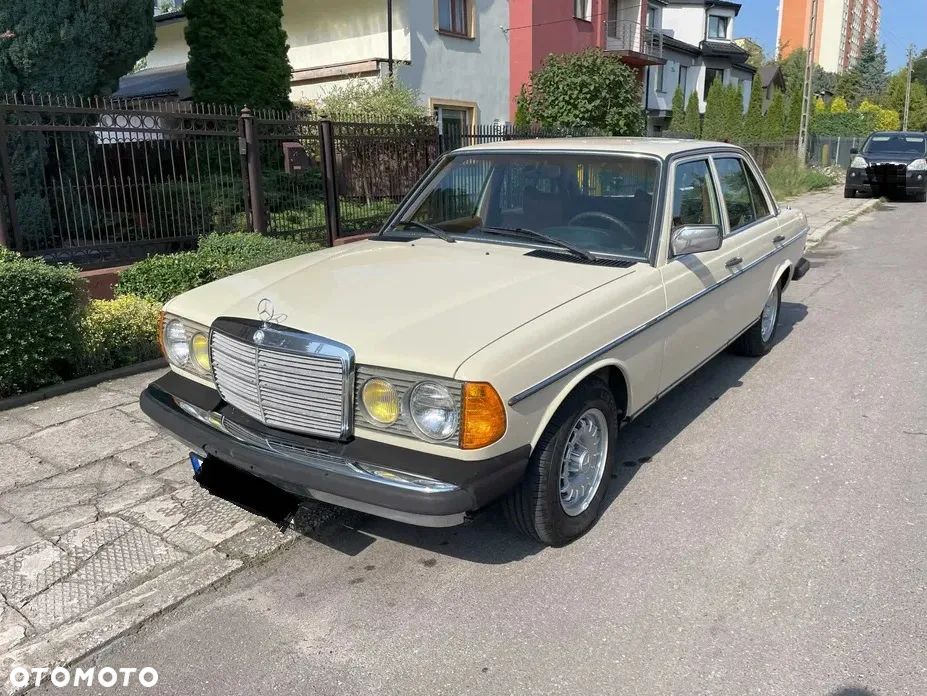 Mercedes-Benz W123 - 1