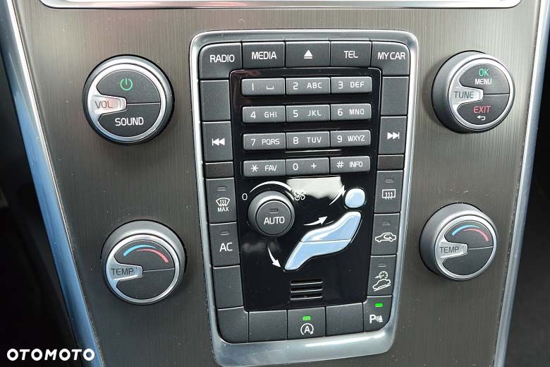 Volvo XC 60 D4 AWD Momentum - 11