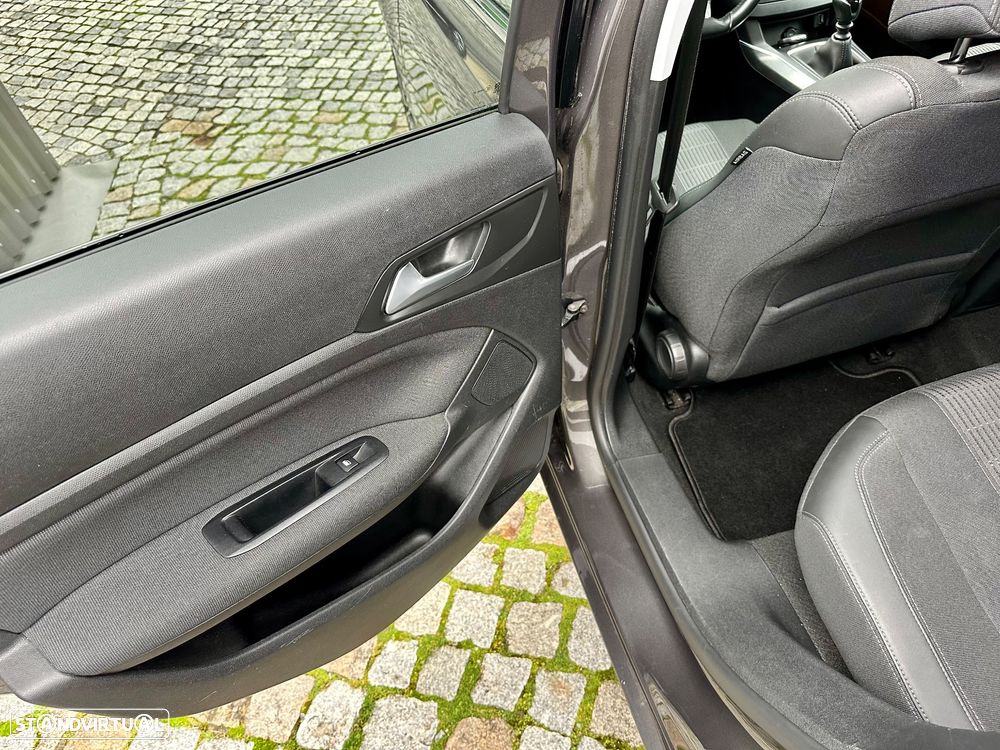 Peugeot 308 1.2 PureTech Allure - 30