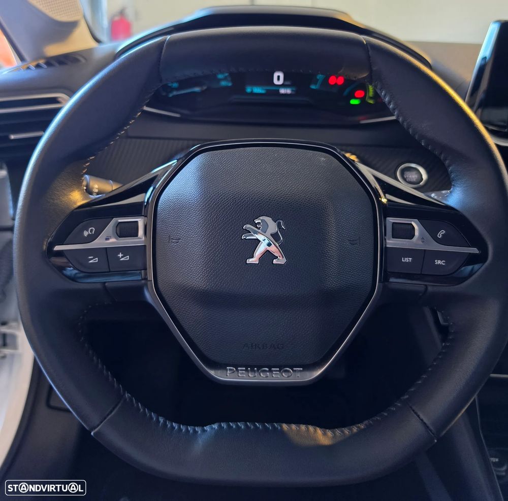 Peugeot e-208 Allure - 17