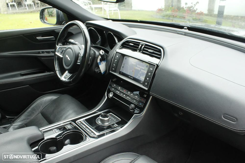 Jaguar XE 2.0 D R-Sport Aut. - 23