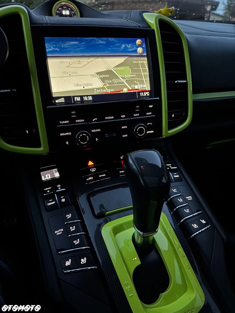 Porsche Cayenne S Diesel Platinum Edition - 11