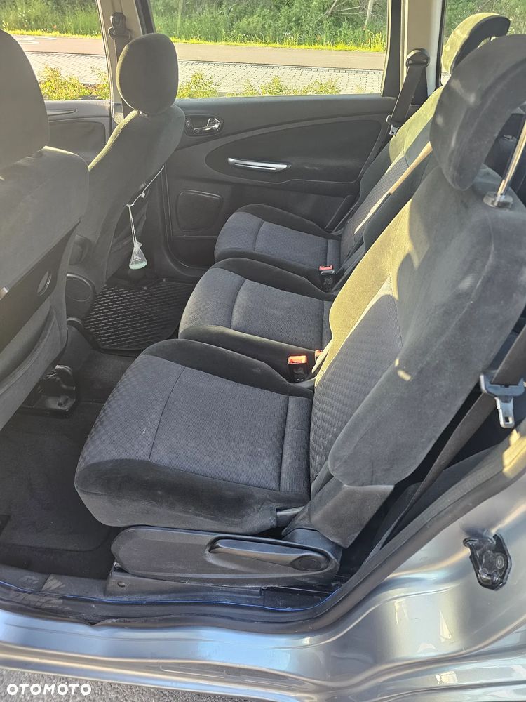 Ford Galaxy 2.0 Ghia - 13