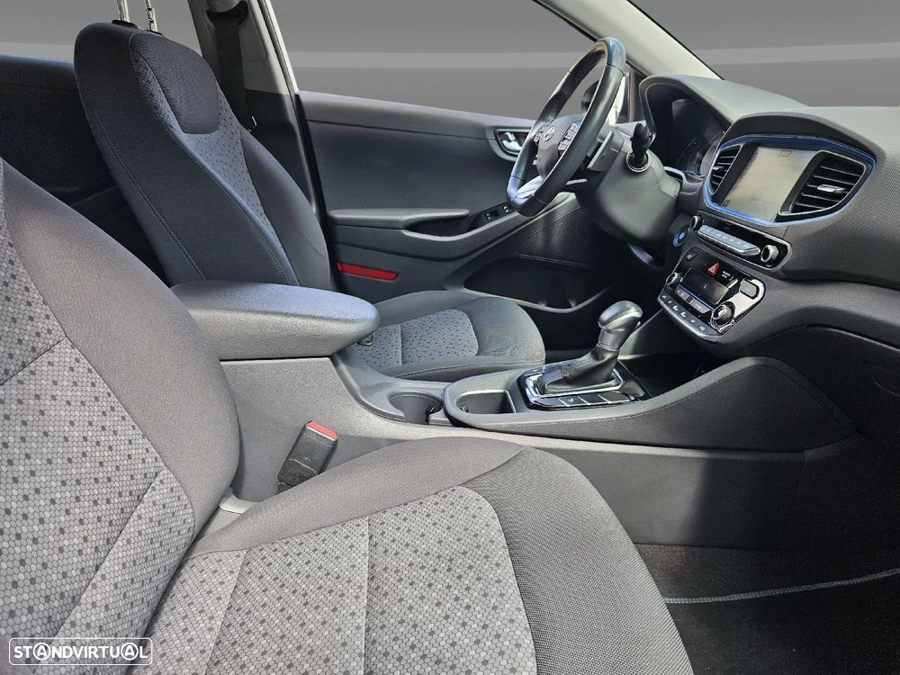Hyundai Ioniq 1.6 GDI PHEV Tech - 33