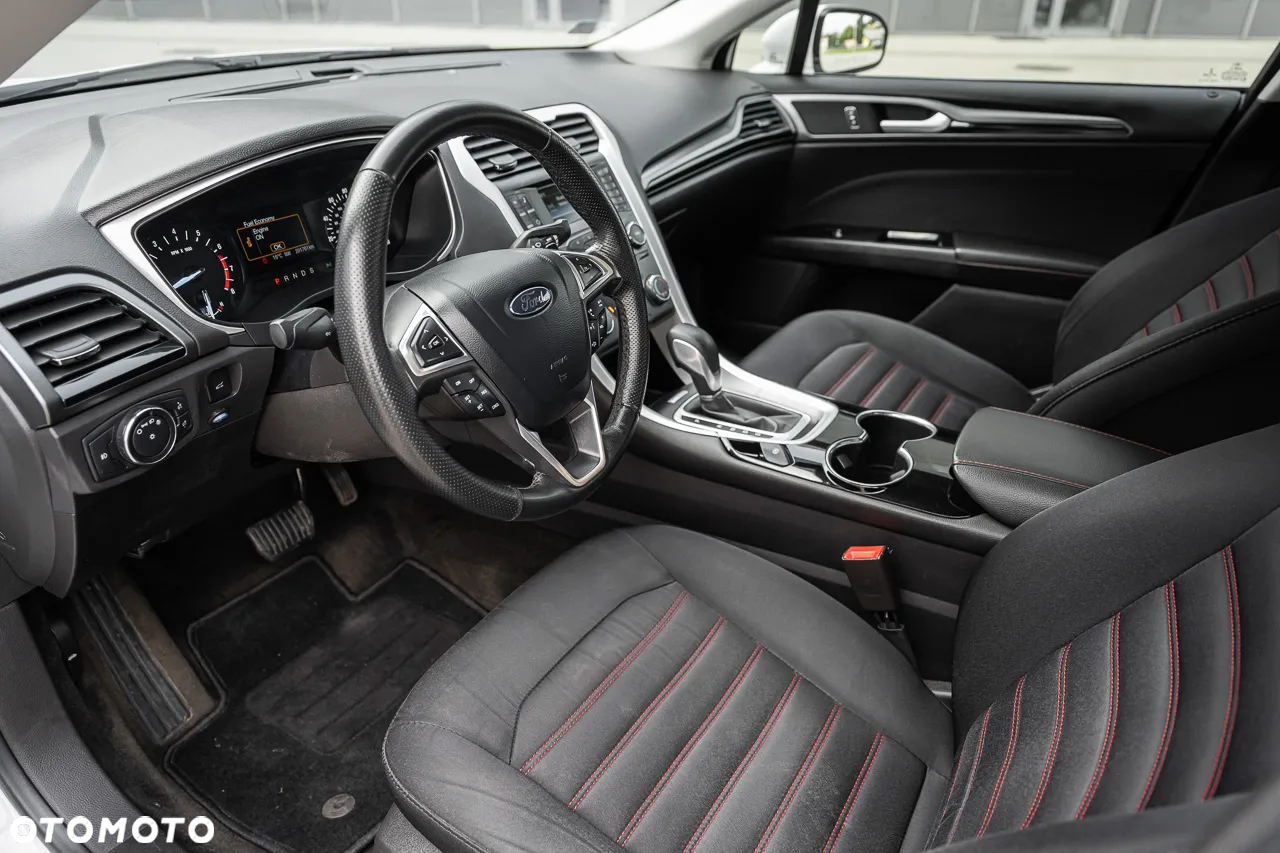 Ford Fusion - 16