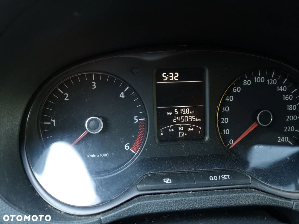 Volkswagen Polo 1.6 TDI DPF Highline - 12