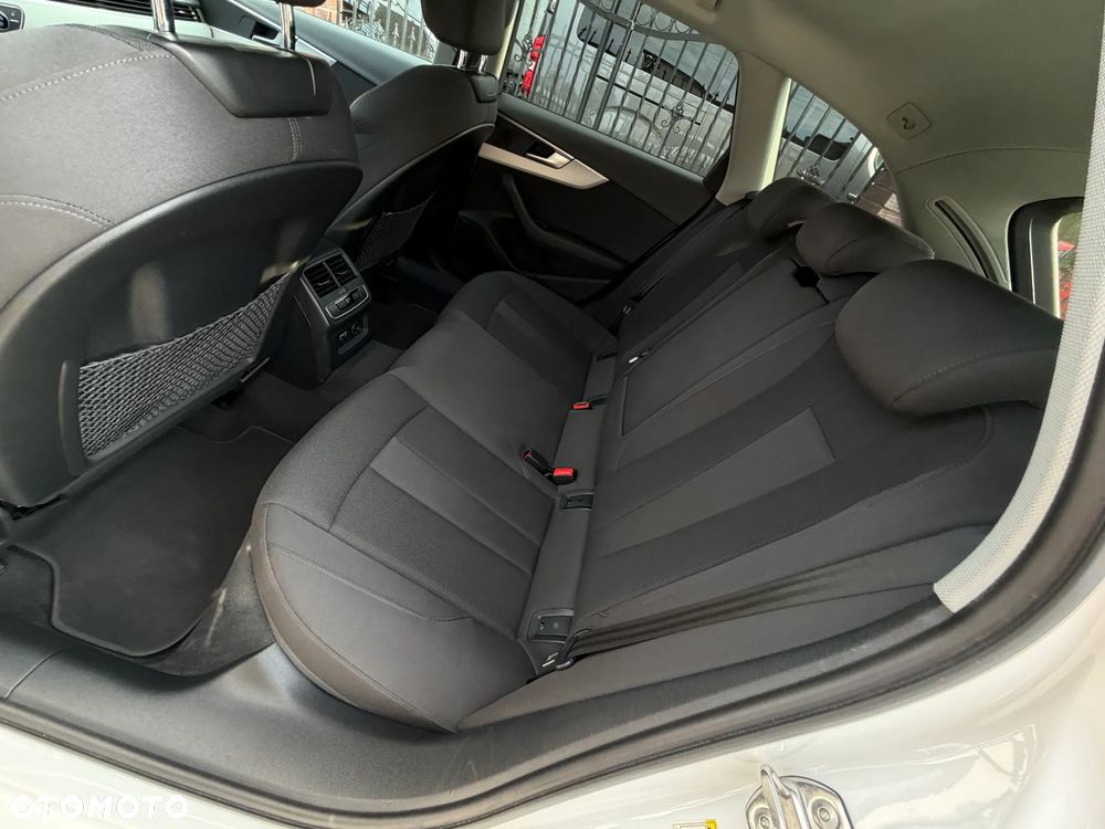 Audi A4 Avant 35 TFSI S tronic - 17