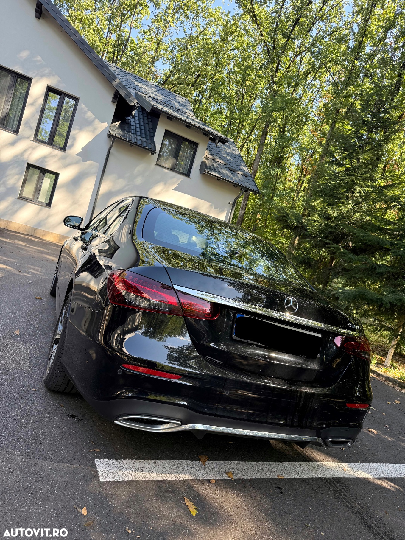 Mercedes-Benz E 220 d T 9G-TRONIC AMG Line - 4