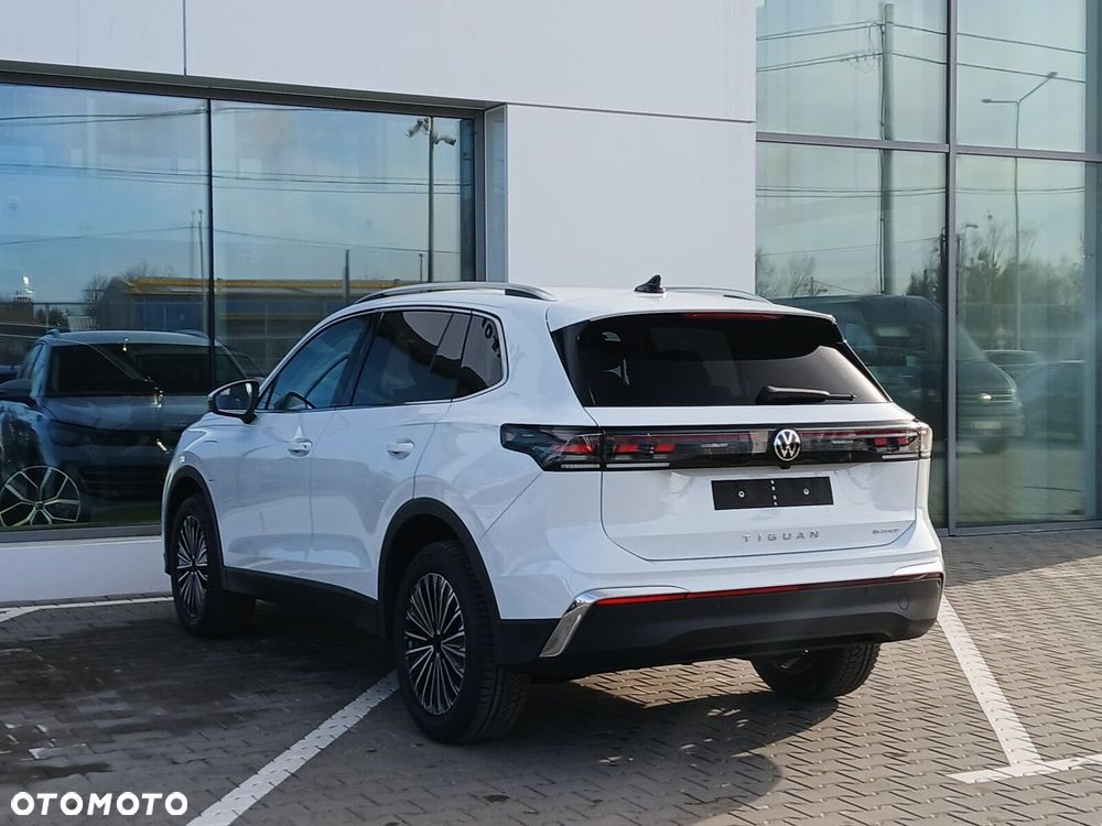 Volkswagen Tiguan - 8