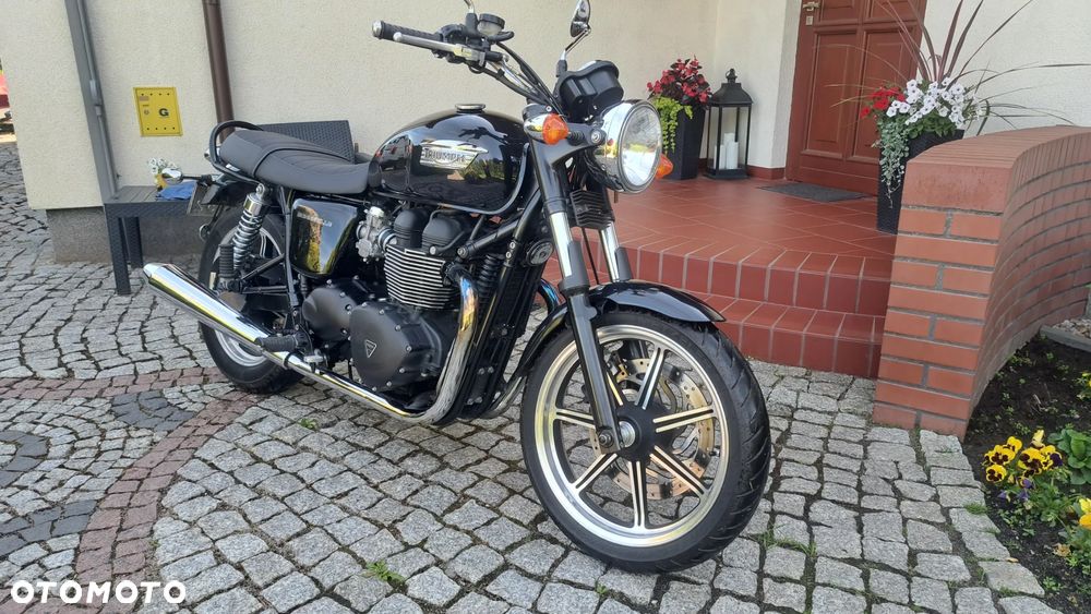 Triumph Bonneville - 1