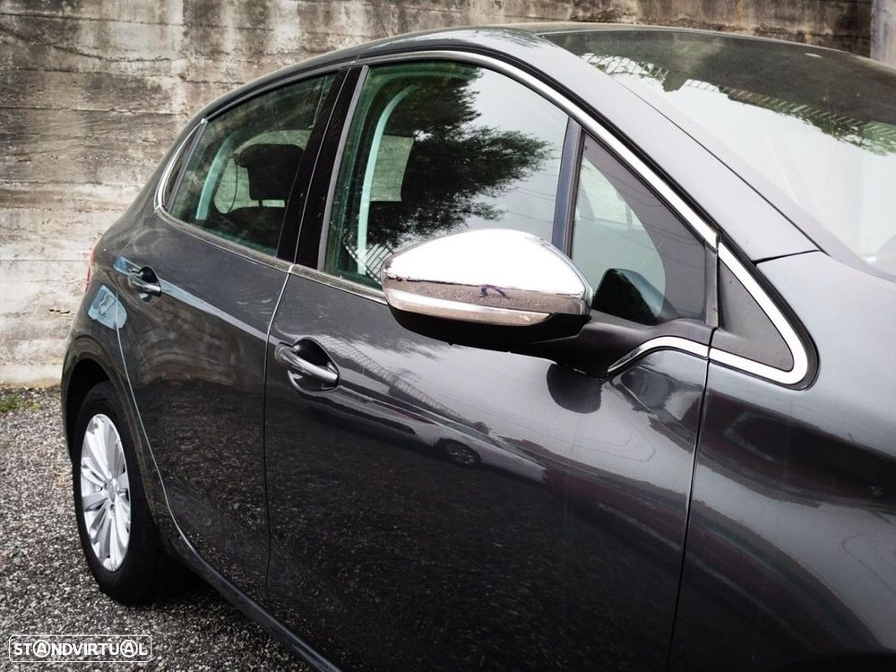Peugeot 208 1.2 PureTech Signature - 19
