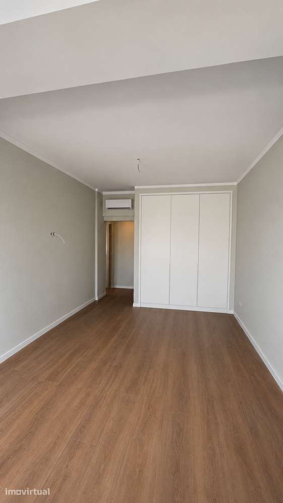 Procura T2 remodelado, espaçoso e pronto habitar? - Grande imagem: 5/7