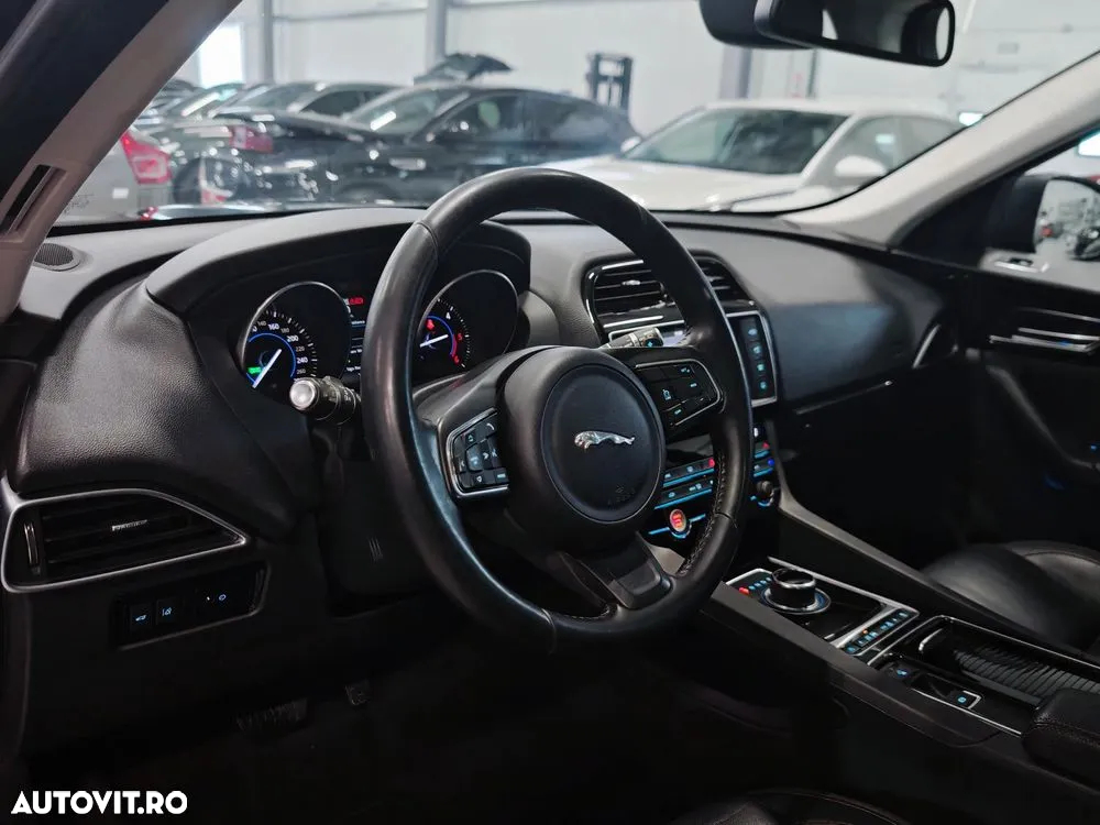 Jaguar F-Pace 20d AWD Aut. Prestige - 7
