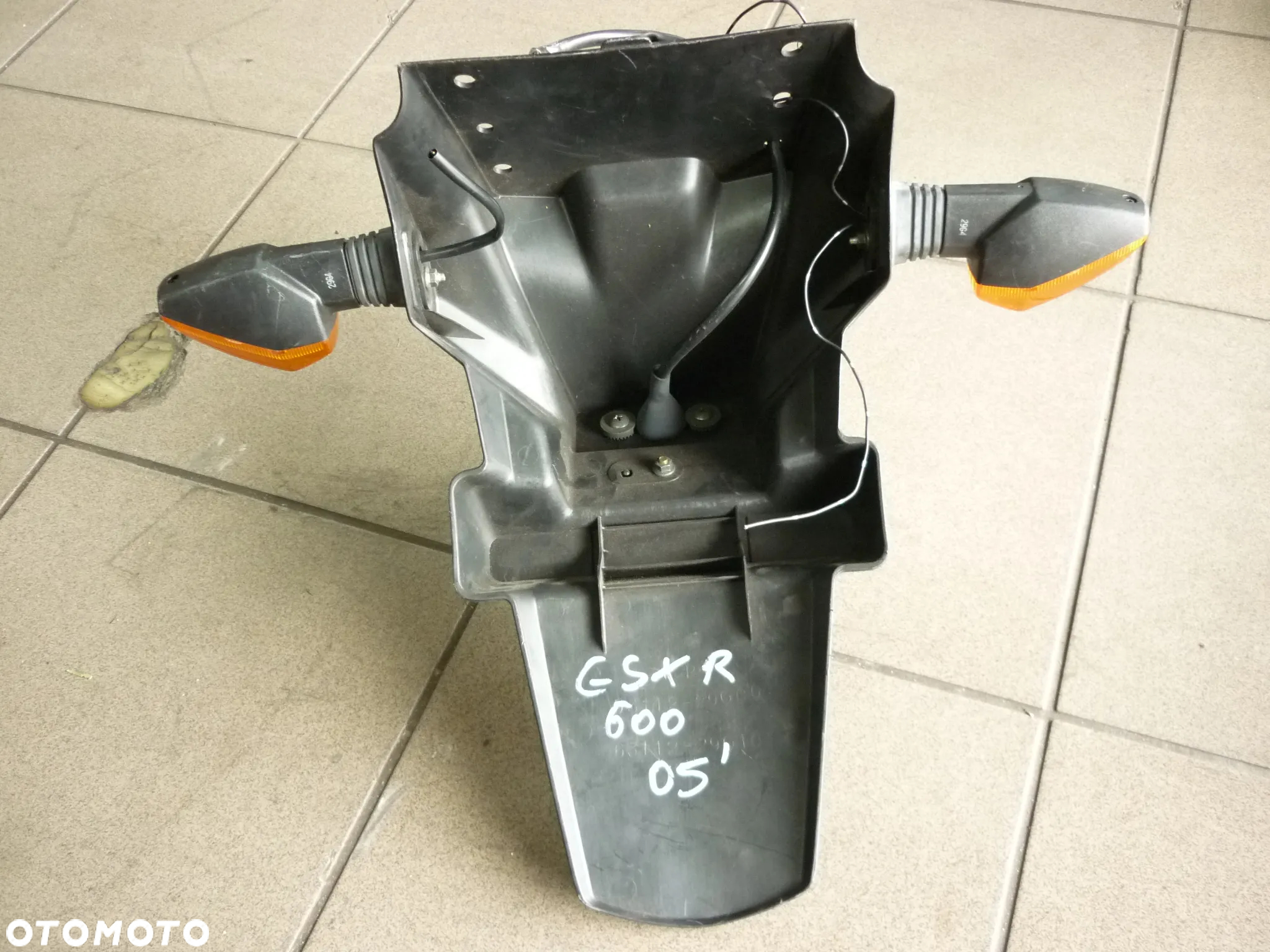 Błotnik tył kierunkowskazy mocowanie tablicy rejestracyjnej Suzuki GSX R 600 rok 2004-05 - 6