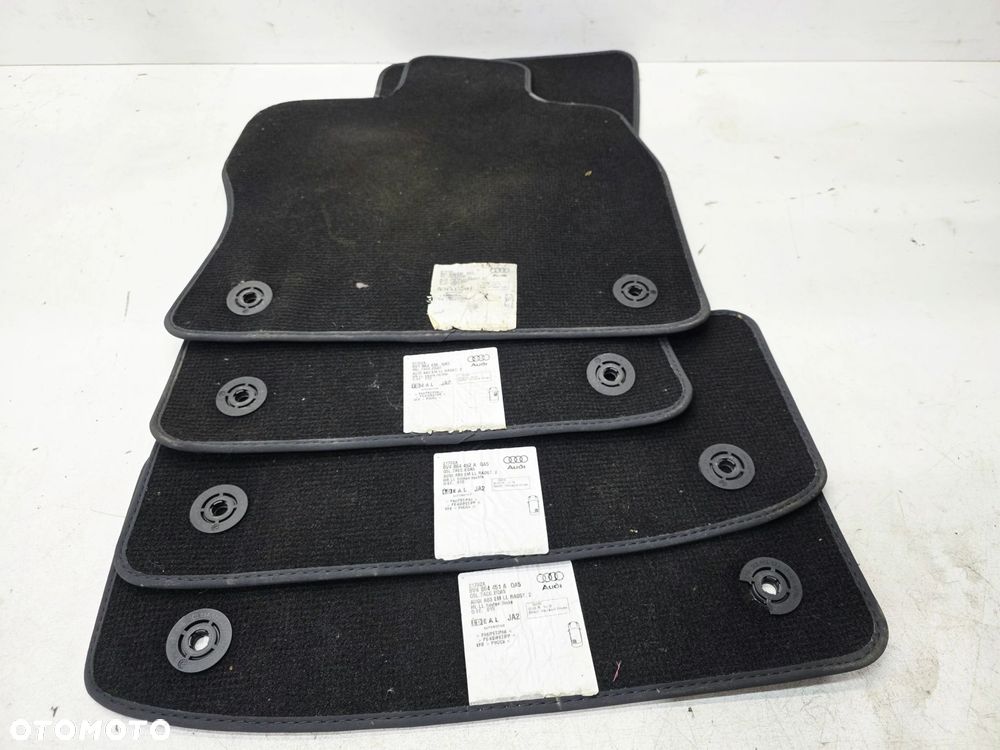 DYWAN DYWANIKI MATERIAŁ WELUR AUDI A3 8V 8V1864435 8V1864436 QA5 - 8