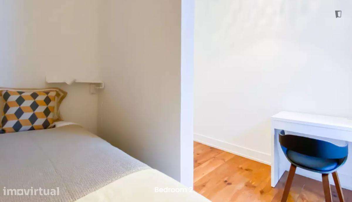 Quarto - localizado em Intendente Lisbon - Grande imagem: 5/7