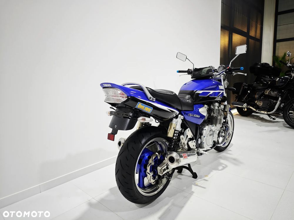 Yamaha XJR - 3