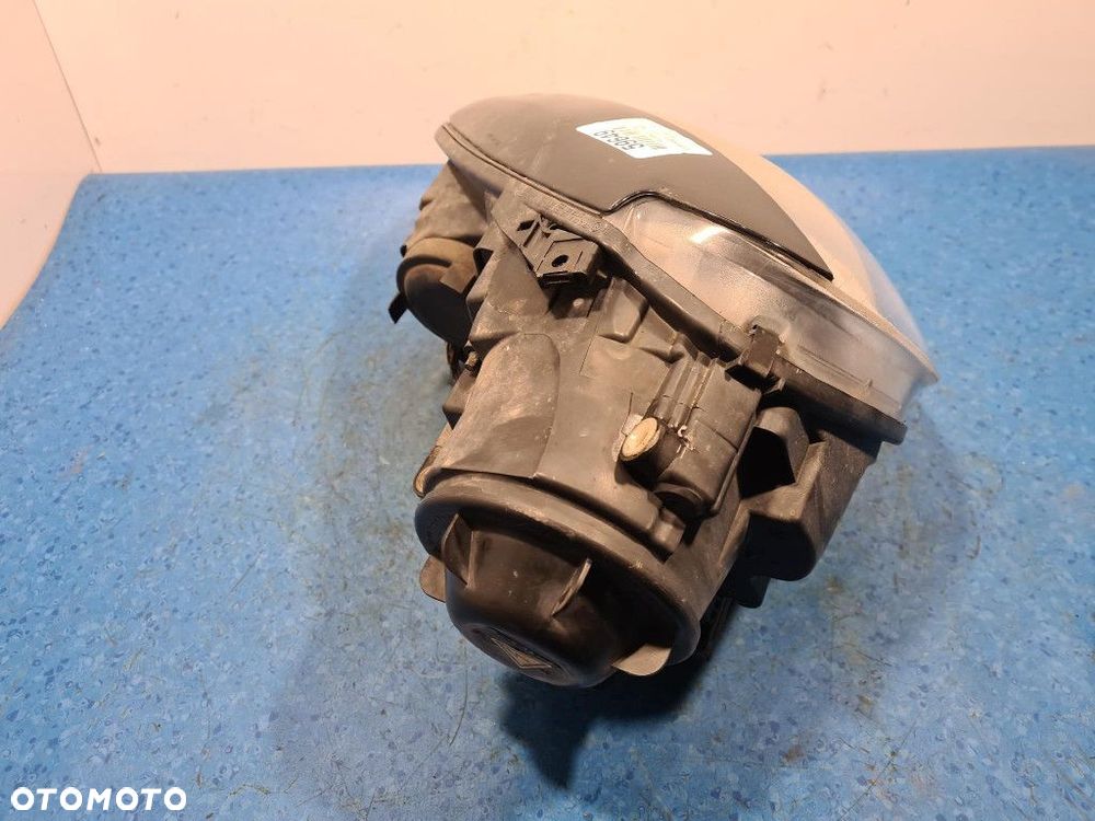 VOLKSWAGEN JETTA V REFLEKTOR PRAWY XENON - 3