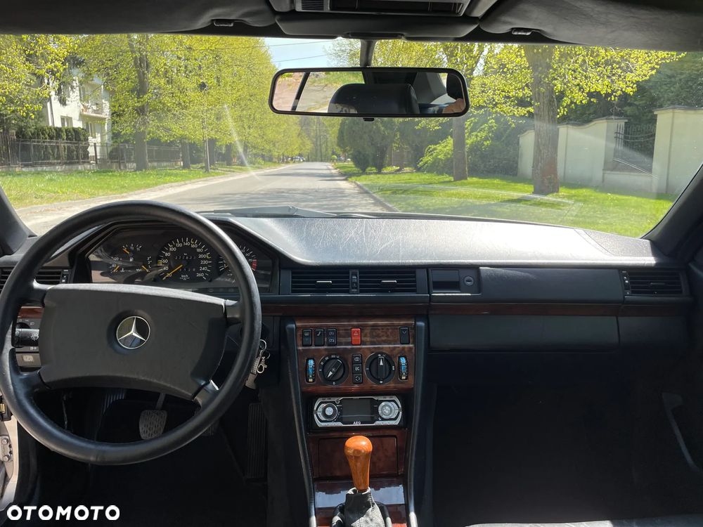 Mercedes-Benz W124 (1984-1993) - 11