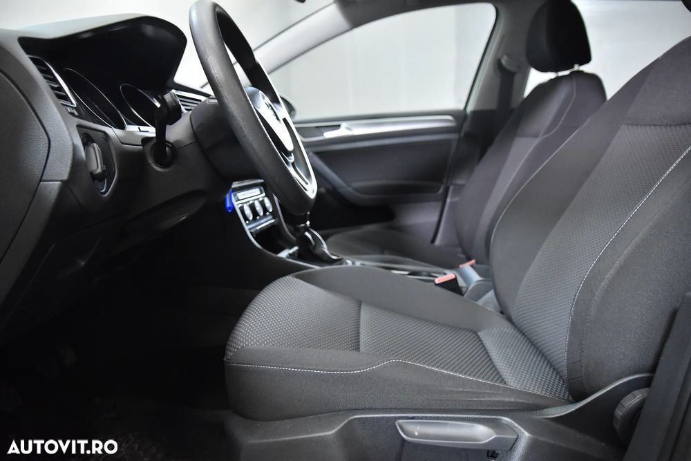 Volkswagen Golf - 21