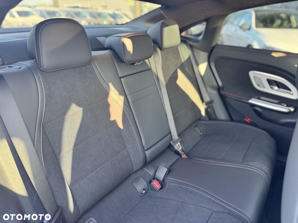 Mercedes-Benz CLA 220 4Matic - 14