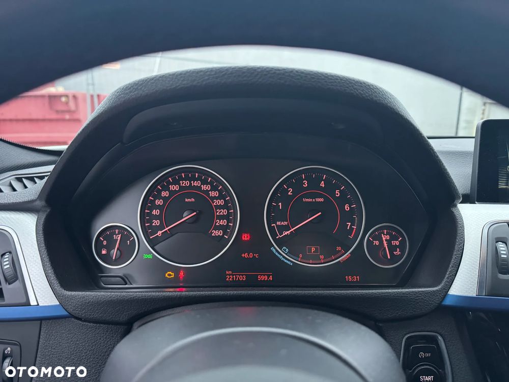 BMW Seria 3 330i xDrive M Sport - 11