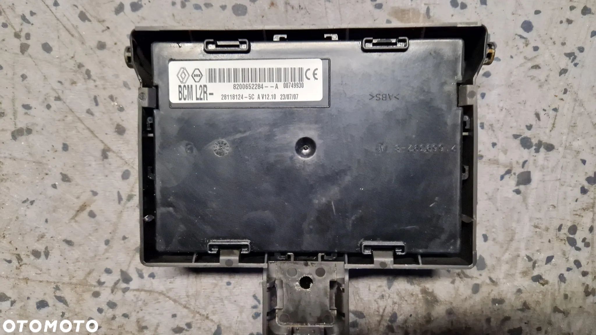RENAULT CLIO III MODUŁ BCM 8200652284 - 1