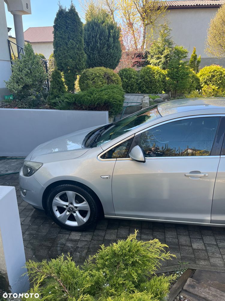 Opel Astra 1.6 T 111 - 17