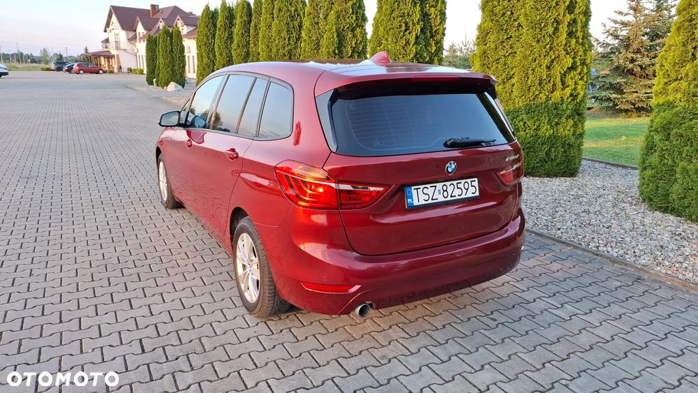 BMW Seria 2 218d - 8