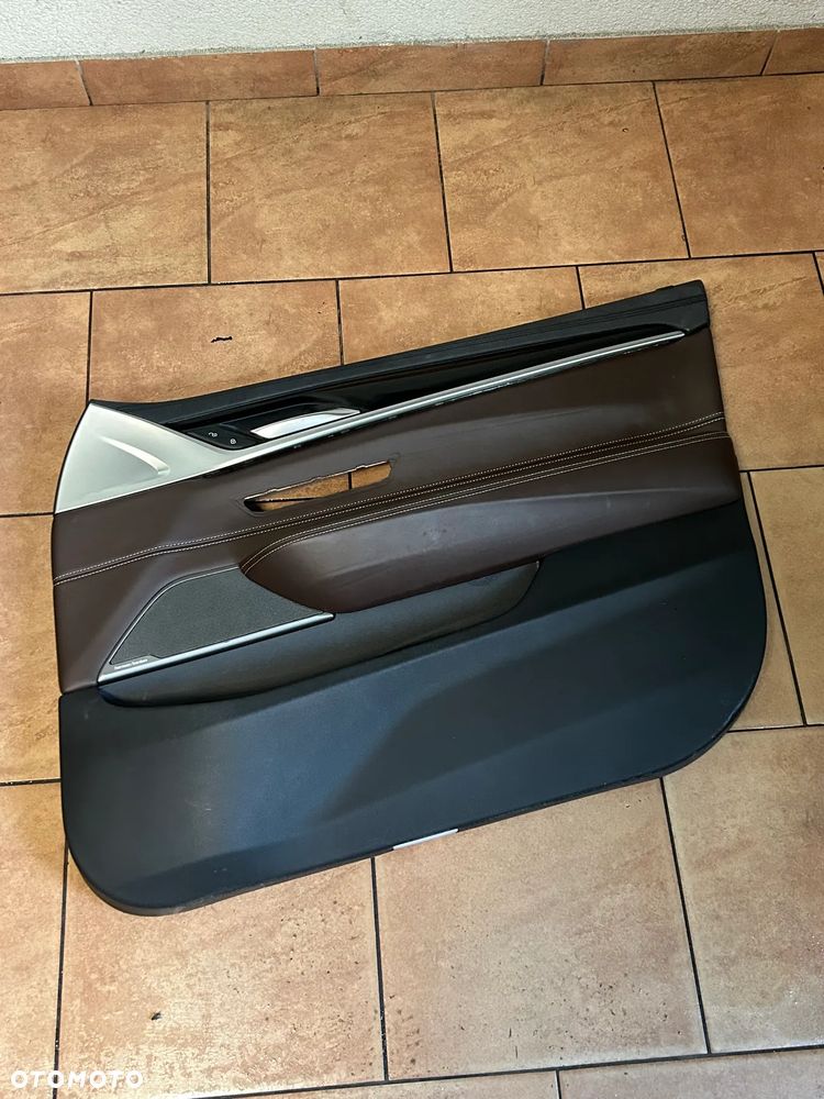 TAPICERKA DRZWI PRAWY PRZÓD BMW G32 - 1