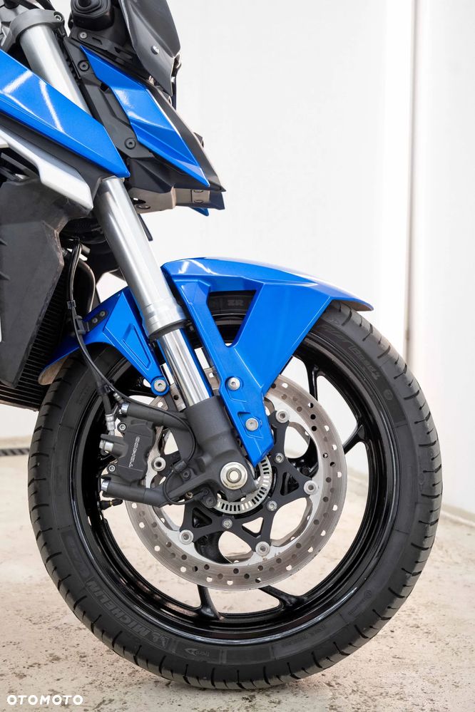 Suzuki GSX - 29