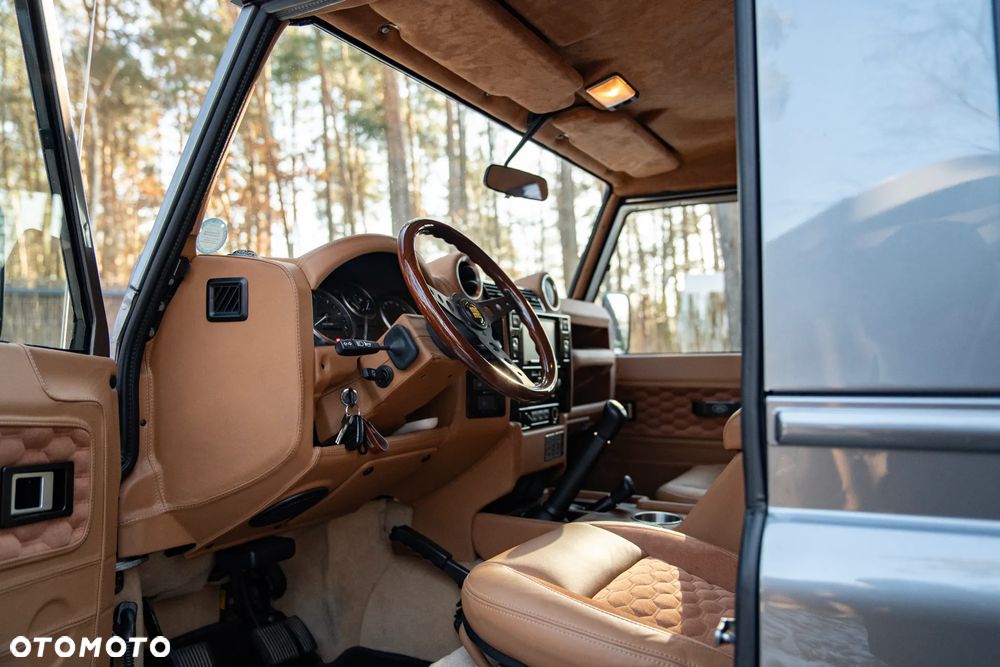 Land Rover Defender 90 Station Wagon SVX - 23