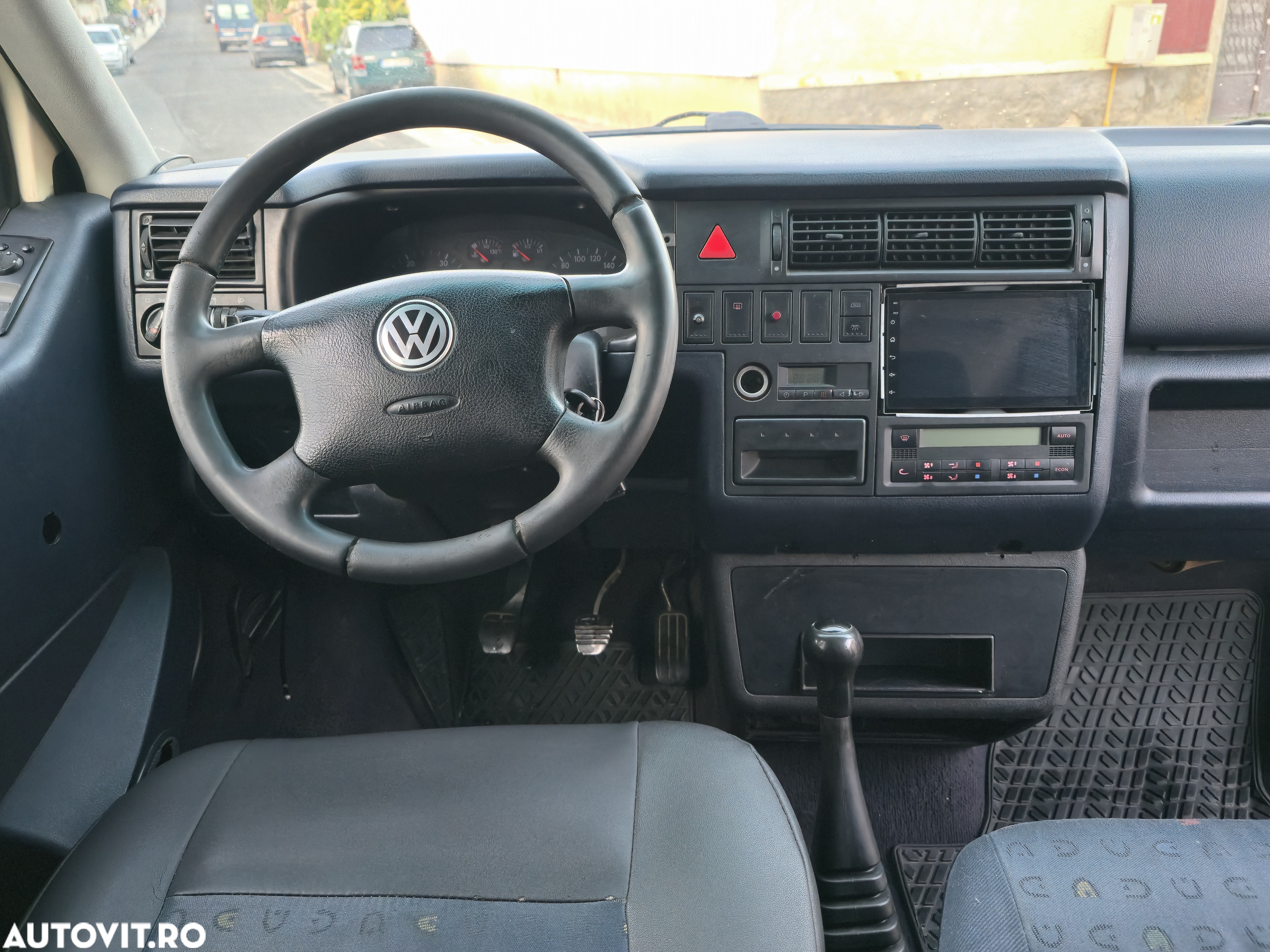 Volkswagen Caravelle - 5