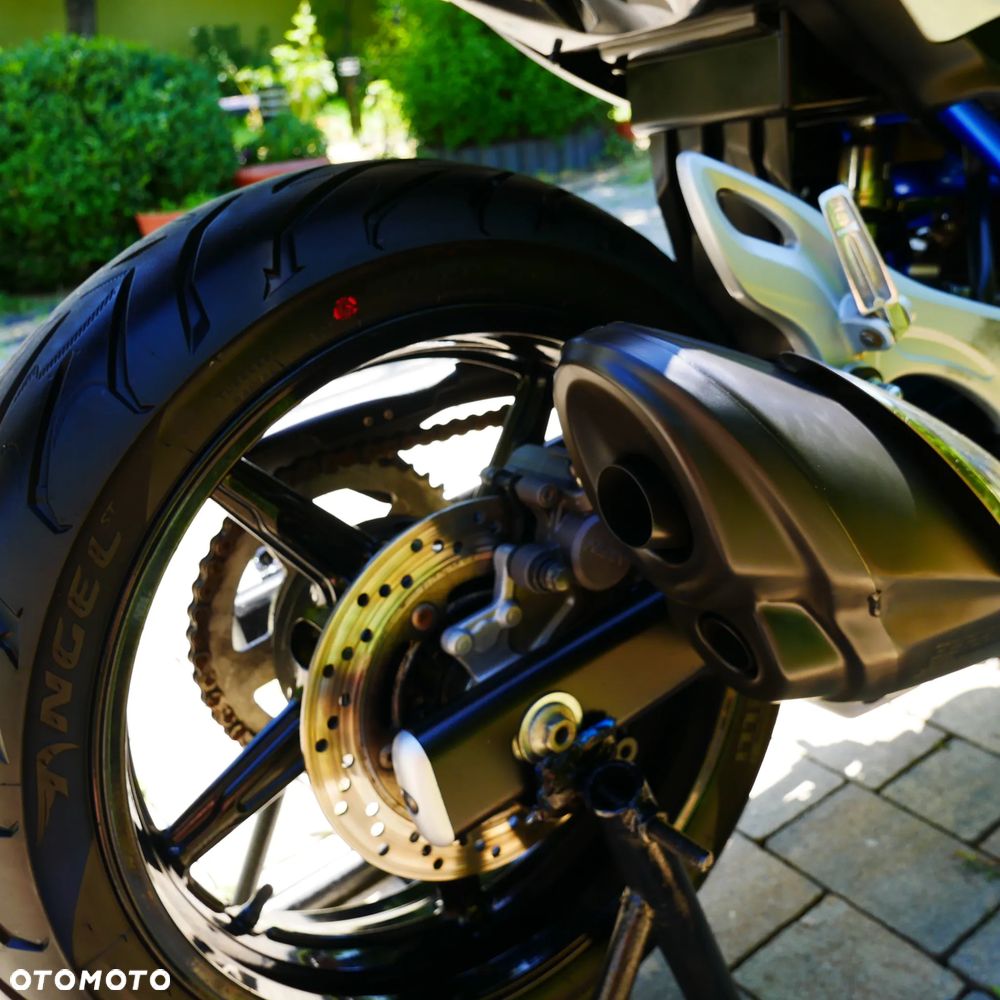 Suzuki Gladius - 12