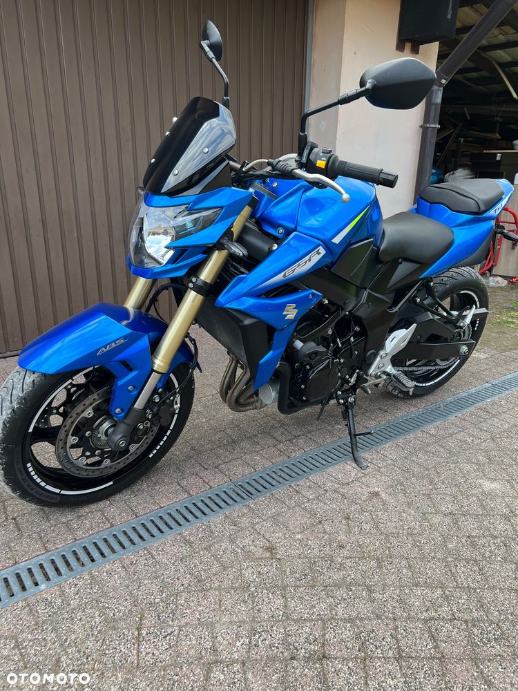 Suzuki GSR - 22