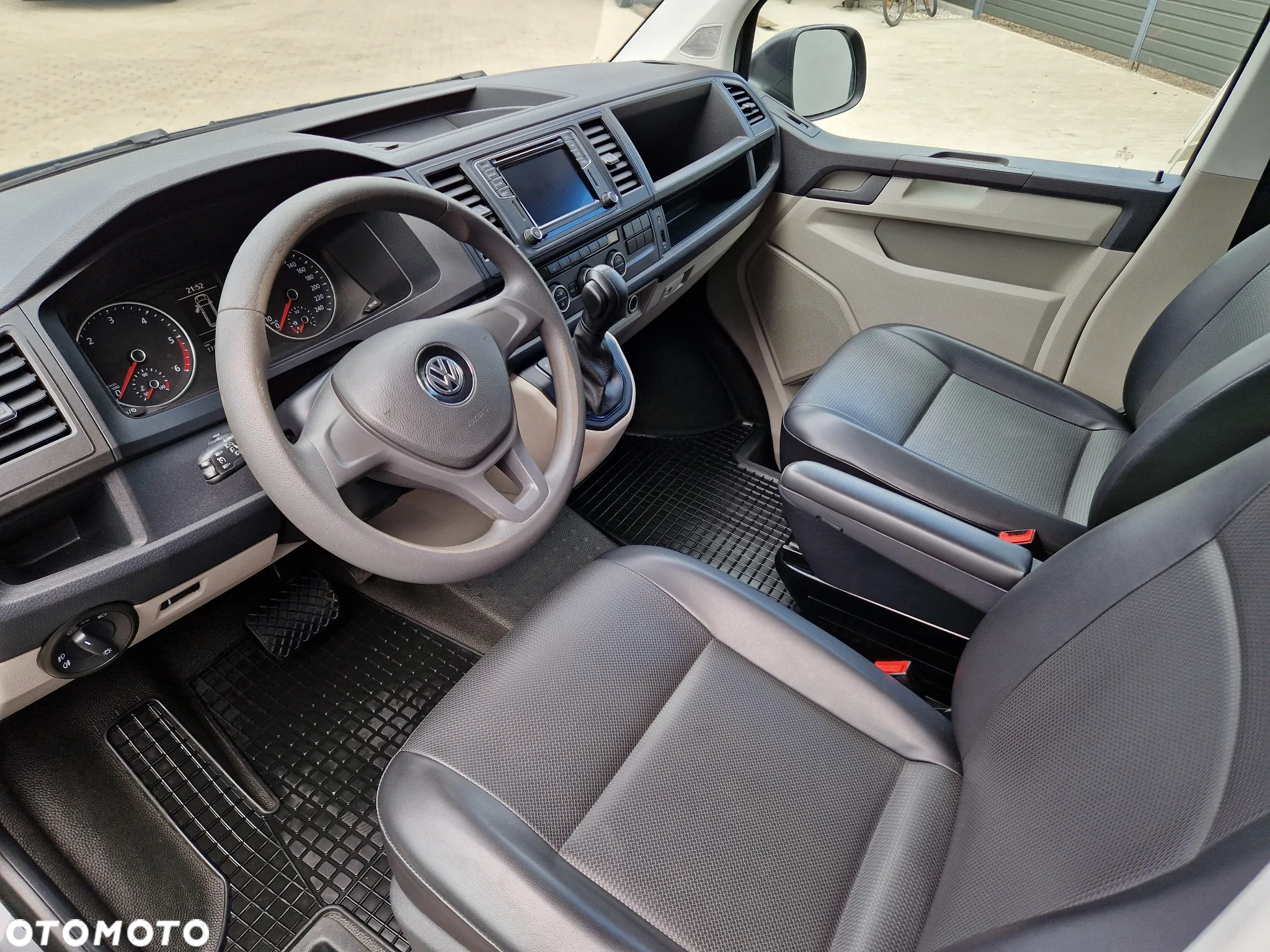 Volkswagen Caravelle - 7