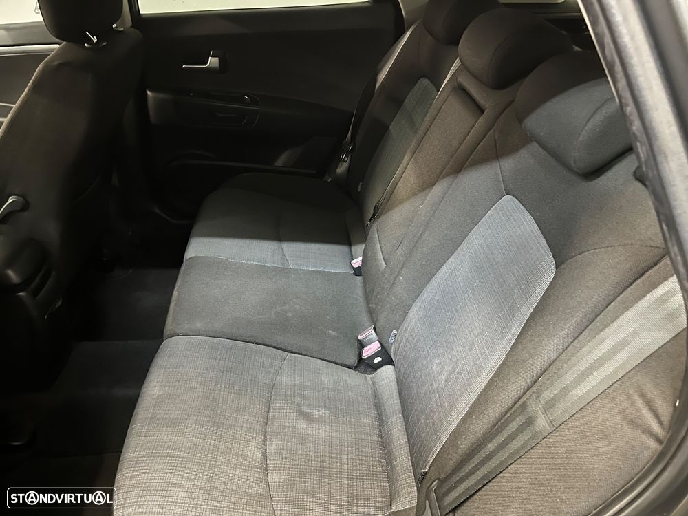 Kia Ceed SW 1.6 CRDi EX ISG - 29