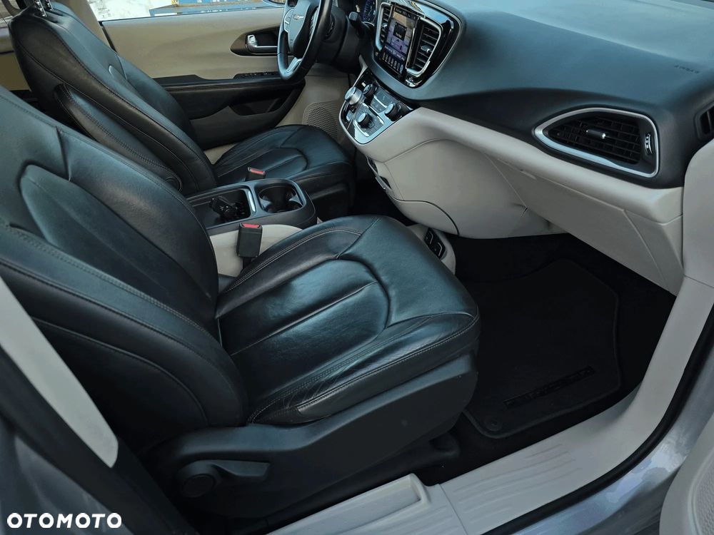 Chrysler Pacifica - 6